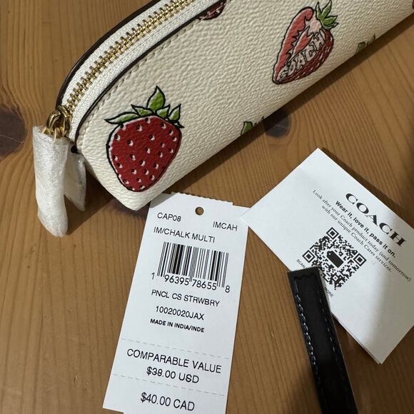 🍓Coach Pencil Case With Strawberry Print - Picture 9 of 10